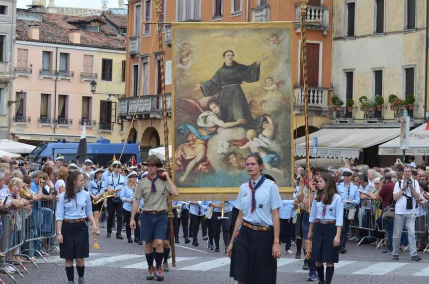 #storia&fede.Grande festa per San Antonio di Padova in tutta Italia. Da Assisi a Biella tanti i pellegrini accorsi per festeggiare il&nbsp;Santo.