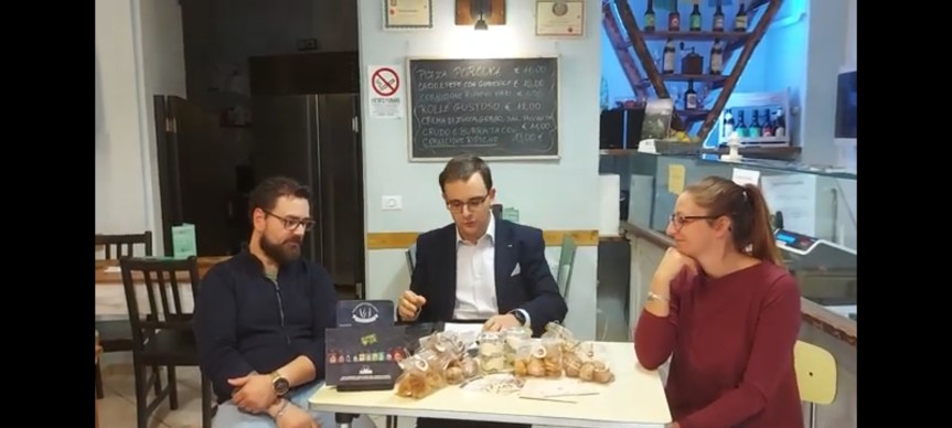 Mestierando presenta il gemellaggio tra Acqua Farina e Come A Casa. Un binomio perfetto tra le pizze di Nicolò & i dolci di Federica ( articolo e video&nbsp;intervista)
