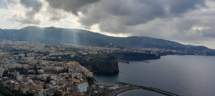 #pillolefrancescane.  Elena Fornara & il suo viaggio a Sorrento. L’AMORE COME UNICA RICCHEZZA DEL NOSTRO&nbsp;TEMPO