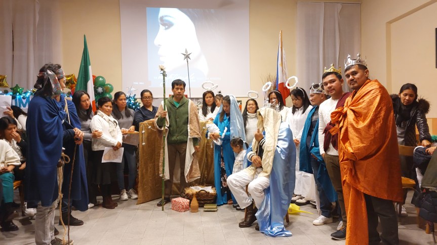 Né tre né Re: i magi oltre il mito di Giulio Pavignano. Foto Copertina: Presepe Vivente filippino&nbsp;.