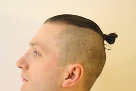 #vitadaboomer. Una parola sul codino o gli altri orpelli maschili di Roberto&nbsp;Pareschi.