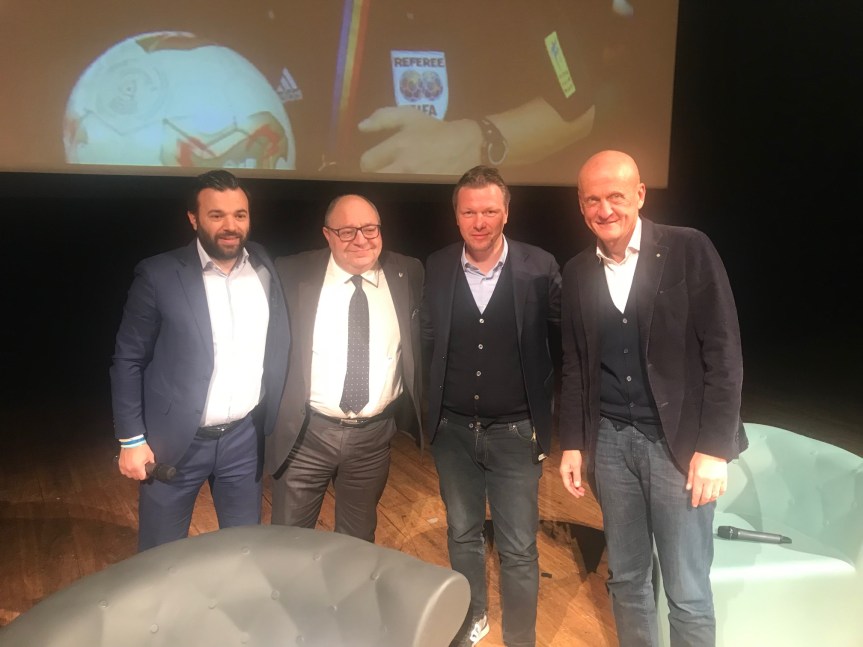 Pierluigi Collina racconta la sua strepitosa carrieraUna serata indimenticabile per i tanti arbitri presenti al&nbsp;Sociale.