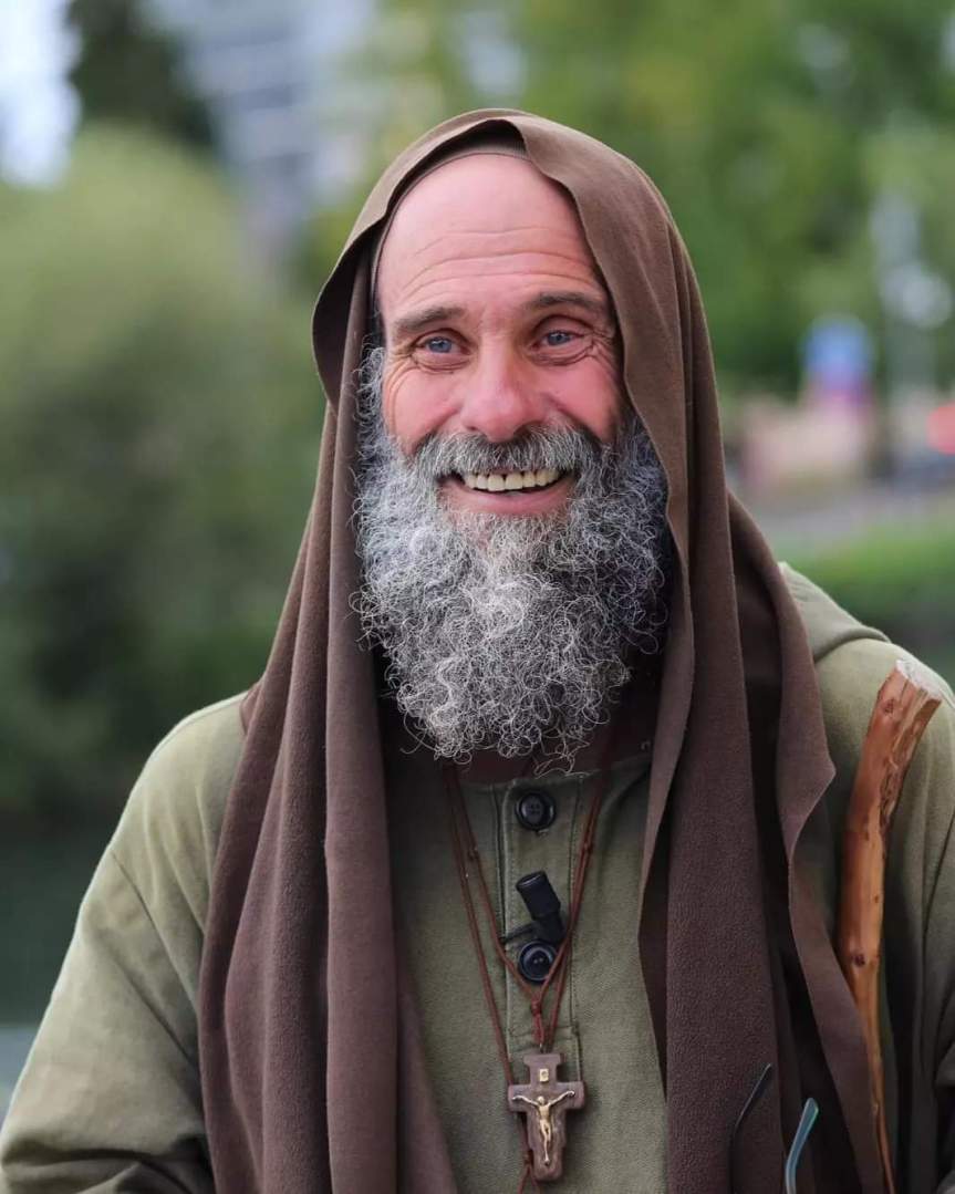 Pillole Francescane in lutto per il fratello laico Biagio Conte.  Elena Fornara ci racconta la sua&nbsp;storia