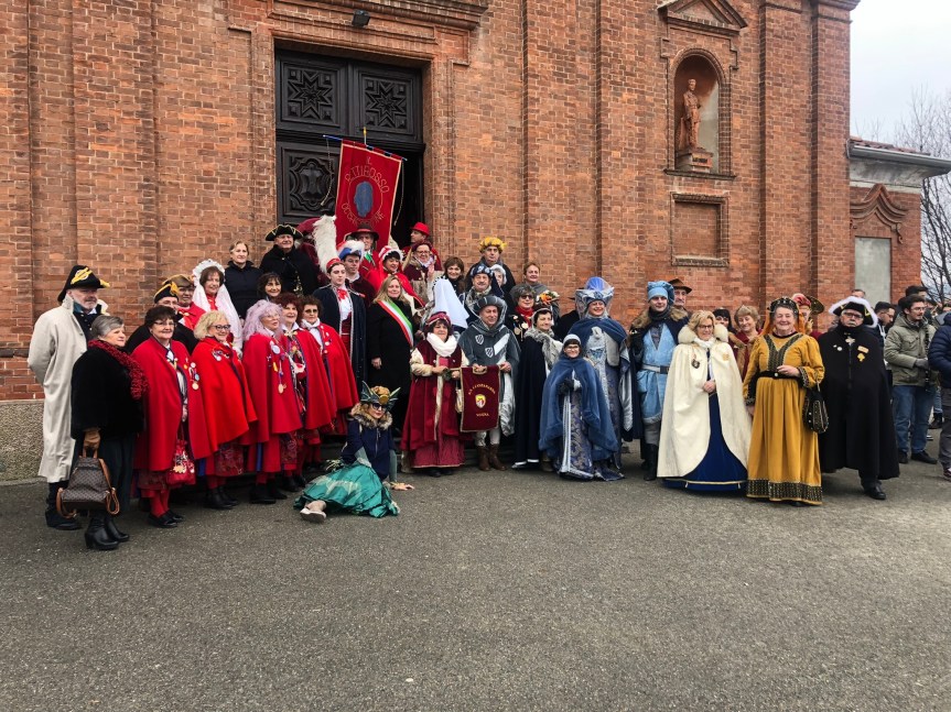 #storiaditalia #Biella. L’ Associazione Culturale ” Il lido, la tinca gobba dorata e ilseguito di Borriana” aprono il carnevale occhiepese assieme al Circolo Pettirosso e a diverse maschere italiane&nbsp;❗️