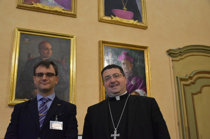 #testimoninelmondo# LA PENTECOSTE SPIEGATA DAL VESCOVO DI BIELLA MONSIGNOR ROBERTO FARINELLA IN QUESTA VIDEO&nbsp;INTERVISTA