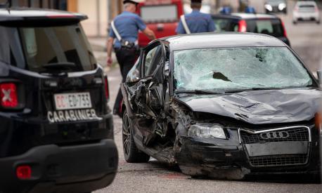 L’ incidente nel Bellunese  ripreso da una telecamera.&nbsp;ANSA