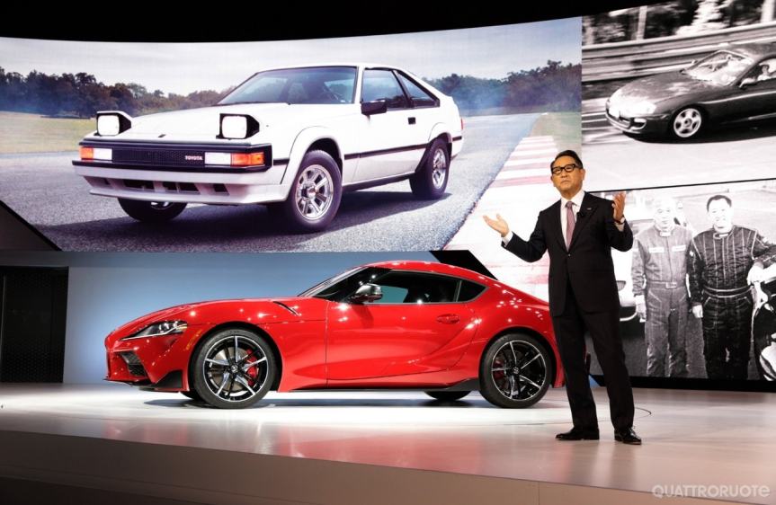 Toyota cauta nell’ elettrico. Il numero uno Toyoda  correttamente risponde : ” Abbiamo altri progetti e soluzioni per il futuro immediatoabbiamo altri progetti e soluzioni per il futuro immediato”