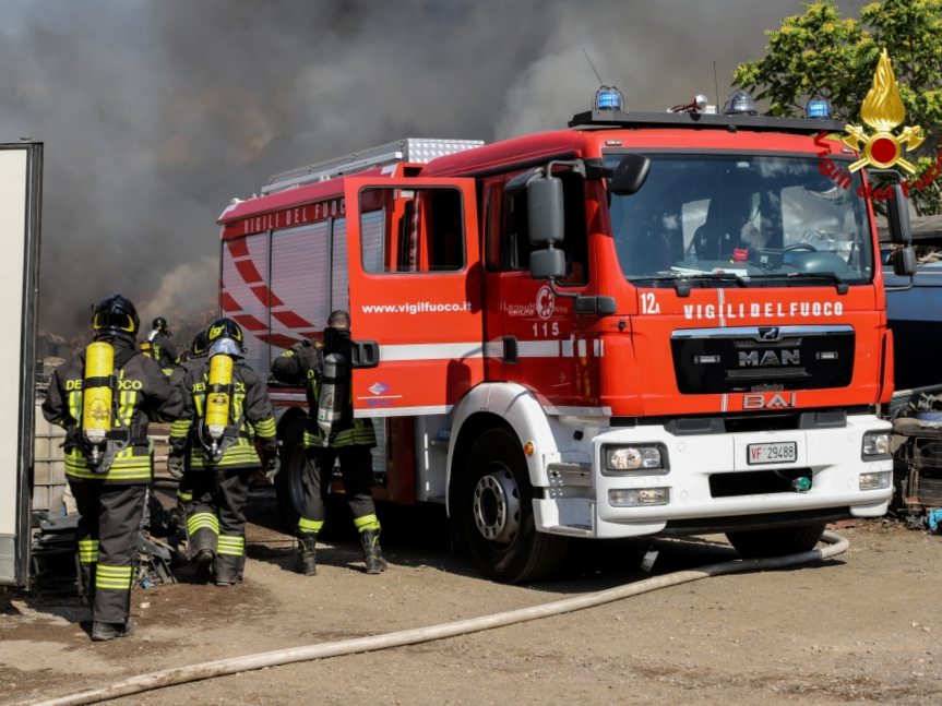 Alle 2 di notte incendio nel Torinese. Il fuoco spento grazie all’ottimo lavoro dei Vigili del&nbsp;Fuoco