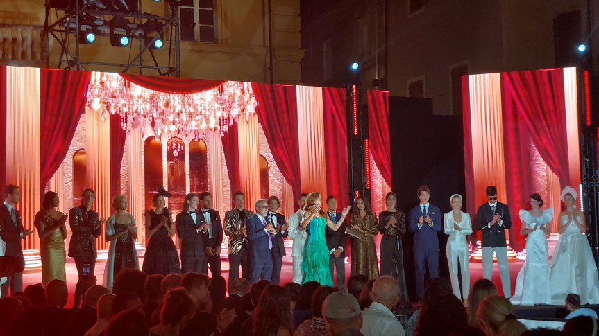 La 39ma World Federation of Master Tailors ha sfilato a Biella in Piazza Cisterna con più di 400 presenti.  A partire dalle 19.30 in poi la seconda sfilata “International Fashion Show”. Grande evento mondiale per&nbsp;Biella