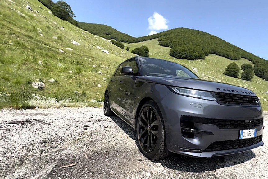 Range Rover Sport plug-in hybrid provata su strada. Ecco come&nbsp;è.