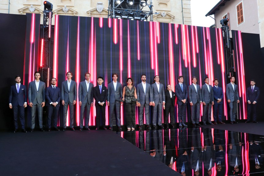 GRANDE SUCCESSO PER IL 39MO CONGRESSO MONDIALE DEI MAESTRI SARTI. IN PIAZZA CISTERNA LA CONSEGNA DEL PREMIO FORBICI D’ORO & UNA BELLISSIMA SFILATA DI MODA CHE HA FATTO RINASCERE IL CUORE DEI BIELLESI.  FOTO EDIT LUCA&nbsp;ROVERSELLI