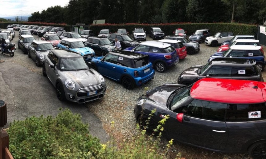 Passione Mini Club. Il Raduno toccante per i Biellesi amanti della&nbsp;Mini