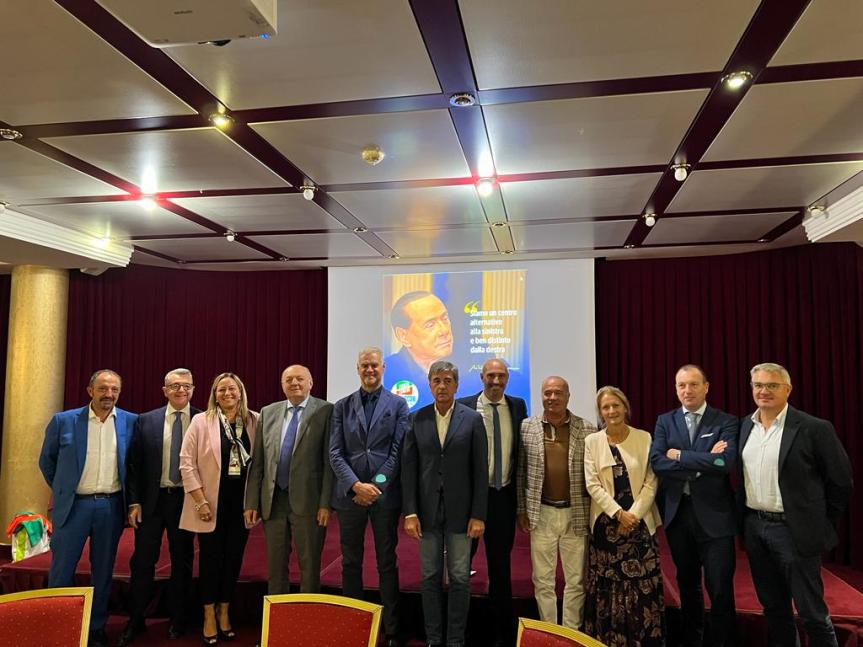 MOLTA PARTECIPAZIONE ALLA CENA DI TESSERAMENTO DI FORZA ITALIA. DAL MINISTRO PICHETTO, AL DEPUTATO PELLA, AL MINISTRO ZANGRILLO. TUTTI INSIEME PER IL FUTURO DELLA&nbsp;NAZIONE