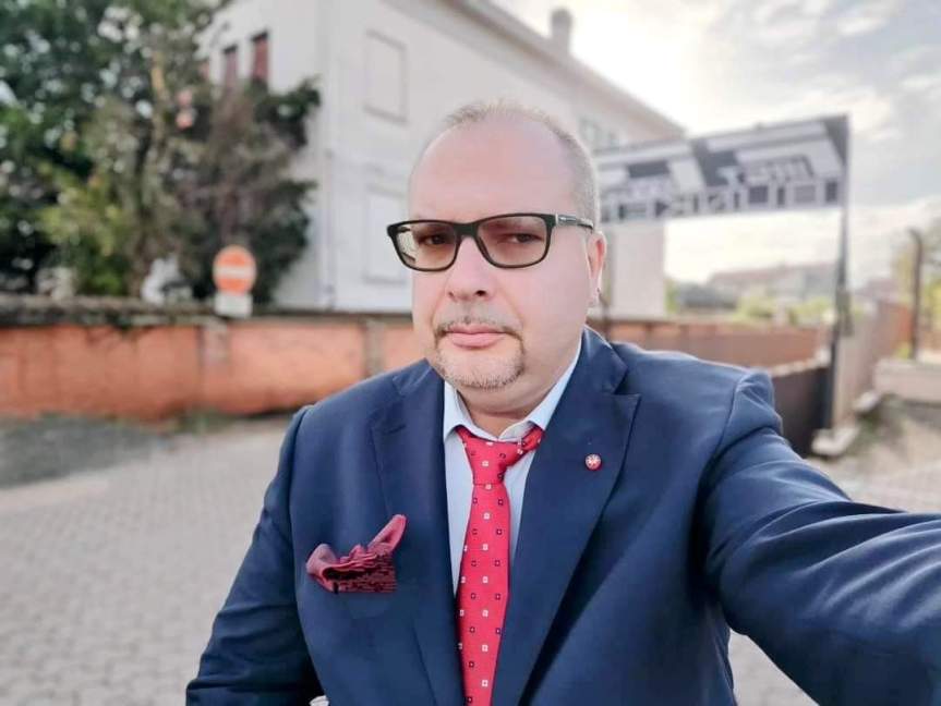 Il noto poeta e scrittore biellese Luca Stecchi formula i migliori auguri di buon secondo anniversario a contgnews&nbsp;italia