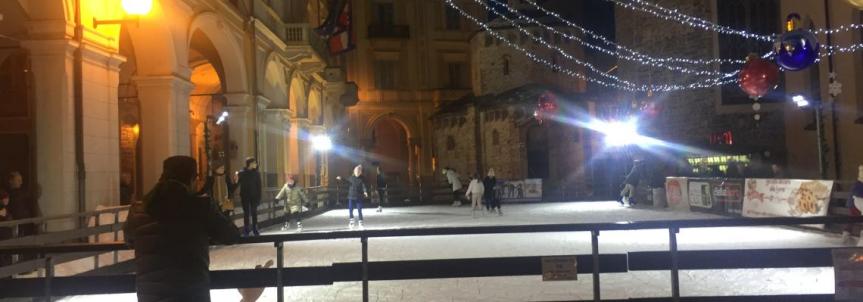 In attesa delle iniziative natalizie pronta la pista di pattinaggio. Video di Joyce Caindec che ringraziamo di&nbsp;cuore