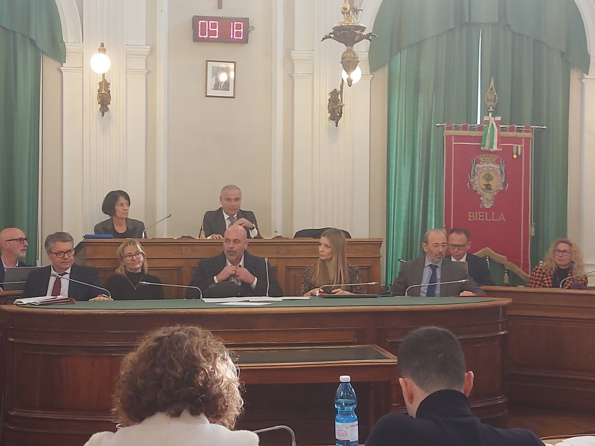 SANITÀ: IN CONSIGLIO COMUNALE I DIRIGENTI DELL’ ASL DI BIELLA. TANTE LE NOVITÀ ESPOSTE AI CONSIGLIERI COMUNALI. DALLA SITUAZIONE ASL DI OGGI ALLA NASCITA DI OSPEDALI E CASE  COMUNITÀ AGLI INTERVENTI IN AMBITI SPECIFICI SU SITUAZIONI&nbsp;SENSIBILI.