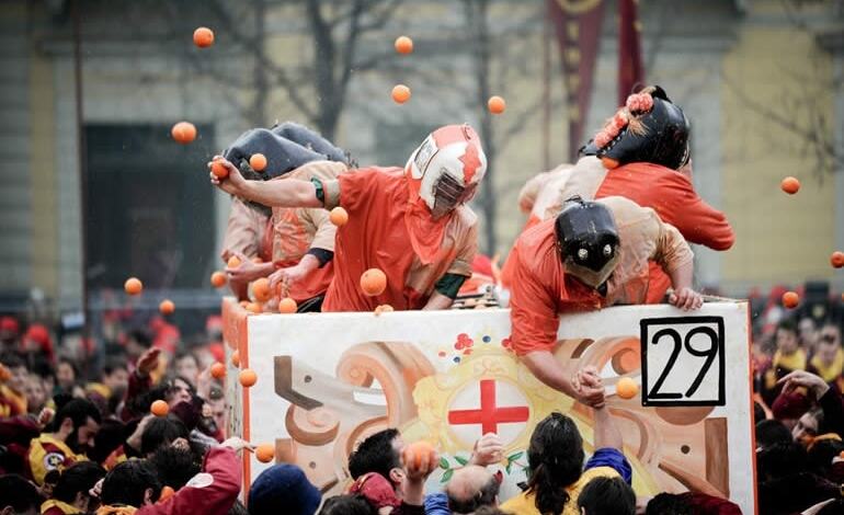 #anduma, la rubrica del fine settimana di Andrea Guasco su dove andare per non chiudersi in un supermercato o in un centro commerciale : IVREA E IL SUO&nbsp;CARNEVALE.