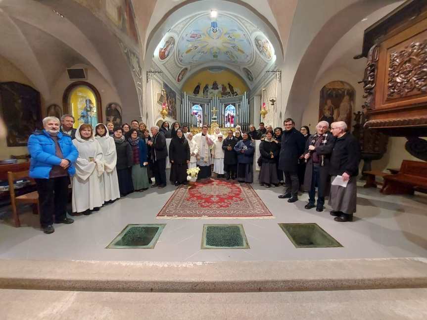 Celebrata la festa della Vita Consacrata nella Chiesa Parrocchiale di Verrone con il Vescovo di Biella monsignor Roberto Farinella.  Foto con tutti i religiosi e gli amici  invitati all’incontro