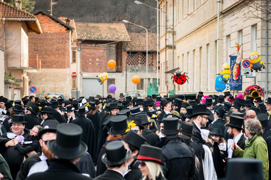 E a Borgosesia il ‘Mercu Scurot 2024’ fa il pieno (articolo di Andrea Guasco e video di Ruggero&nbsp;Coltro)