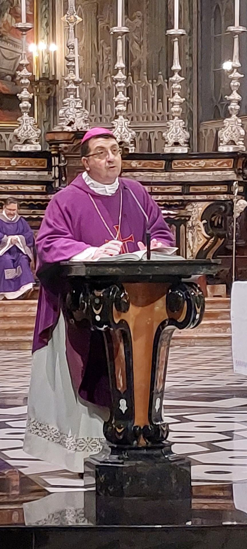 Celebrata la messa per la Pace in Ucraina e nel Medio Oriente. Ad officiarla è stato il Vescovo di Biella monsignor Roberto&nbsp;Farinella