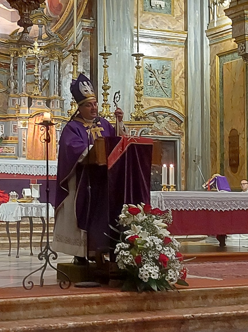 ” Dobbiamo diventare pietre per costituire un nuovo edificio spirituale. Il Signore ha caricato su di sè tutti i nostri peccati&nbsp;“.