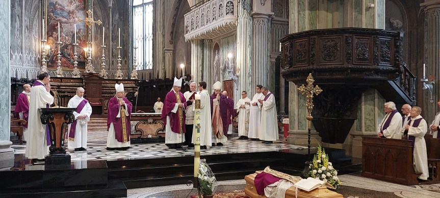 I BIELLESI HANNO SALUTATO IN DUOMO ALLE ORE 10 IL CANONICO DON EDOARDO&nbsp;MORO