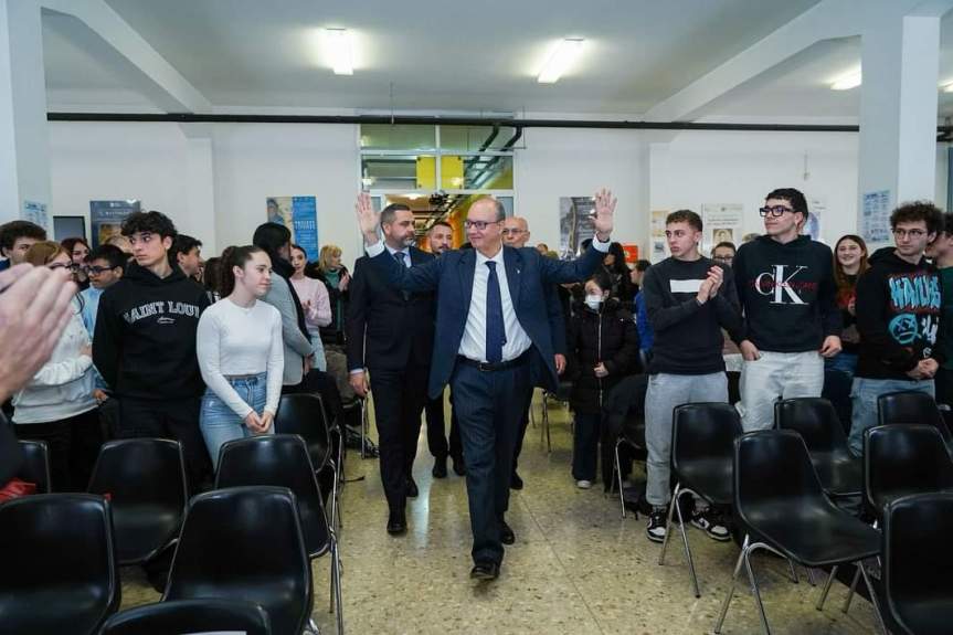 Lunedì 25 marzo il Ministro dell’ Istruzione in Città. Sarà accompagnato nella visita di alcune scuole dal Sindaco Claudio Corradino, dal vicesindaco Giacomo Moscarola, dagli assessori Bessone e Zappalà. (Importante evento nel Biellese che&nbsp;seguiremo)
