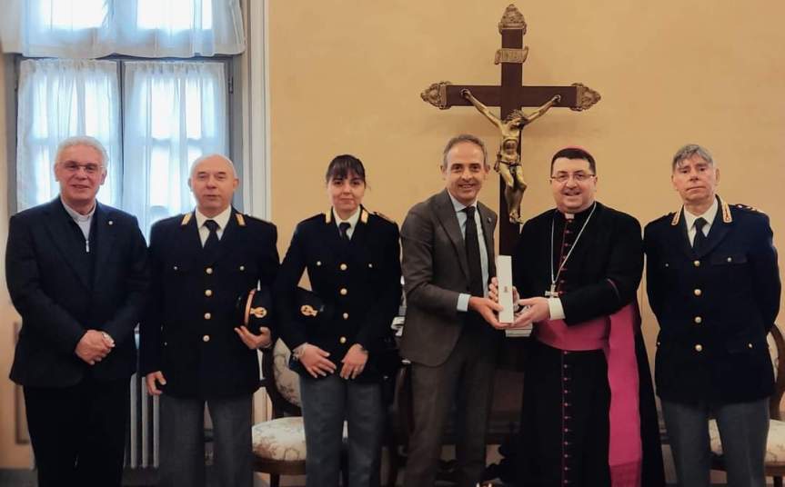 Consegnato al Vescovo di Biella l’olio estratto dalle olive del ” Giardino della Memoria ” Quarto Savona&nbsp;Quindici”