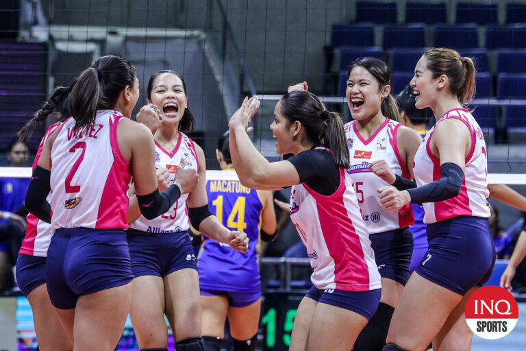 Creamline contro Capital1 vince nel volley ( foto Inq sport) raccontato dal nostro Benjie Baclig il nostro ” Re dello Sport delle Filippine&nbsp;“