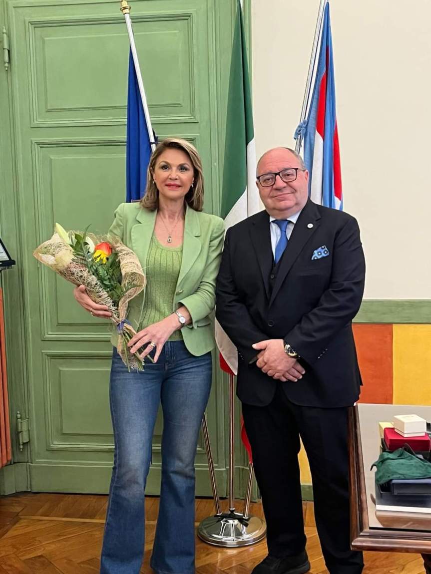 Il Sindaco Claudio Corradino saluta il Prefetto della Città Silvana D’Agostino chiamata a ricoprire lo stesso ruolo a Barletta-Andria-Trani.