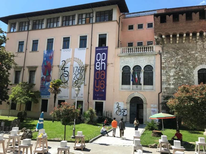 TORNA «CLOROFILLA», LA MOSTRA DI FINE ANNO DEGLI ALLIEVI DELL’ACCADEMIA DI BELLE ARTI G.CARRARACHE PORTA L’ARTE IN TUTTA LA&nbsp;CITTÀ