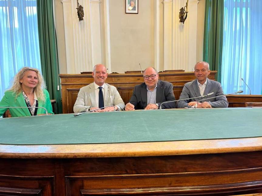Siglato lo schema di protocollo tra il sindaco Claudio Corradino, l’assessore Gigliola Topazzo & l’attuale presidente Botto e il futuro presidente Lavarino del Lions&nbsp;Club