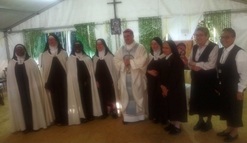 Grande festa per la Madonna del Carmelo.&nbsp; Presto il progetto di una cappella per il monastero. ( foto e video a cura di Michel Camillo) Video messaggio del Vescovo di&nbsp;Biella