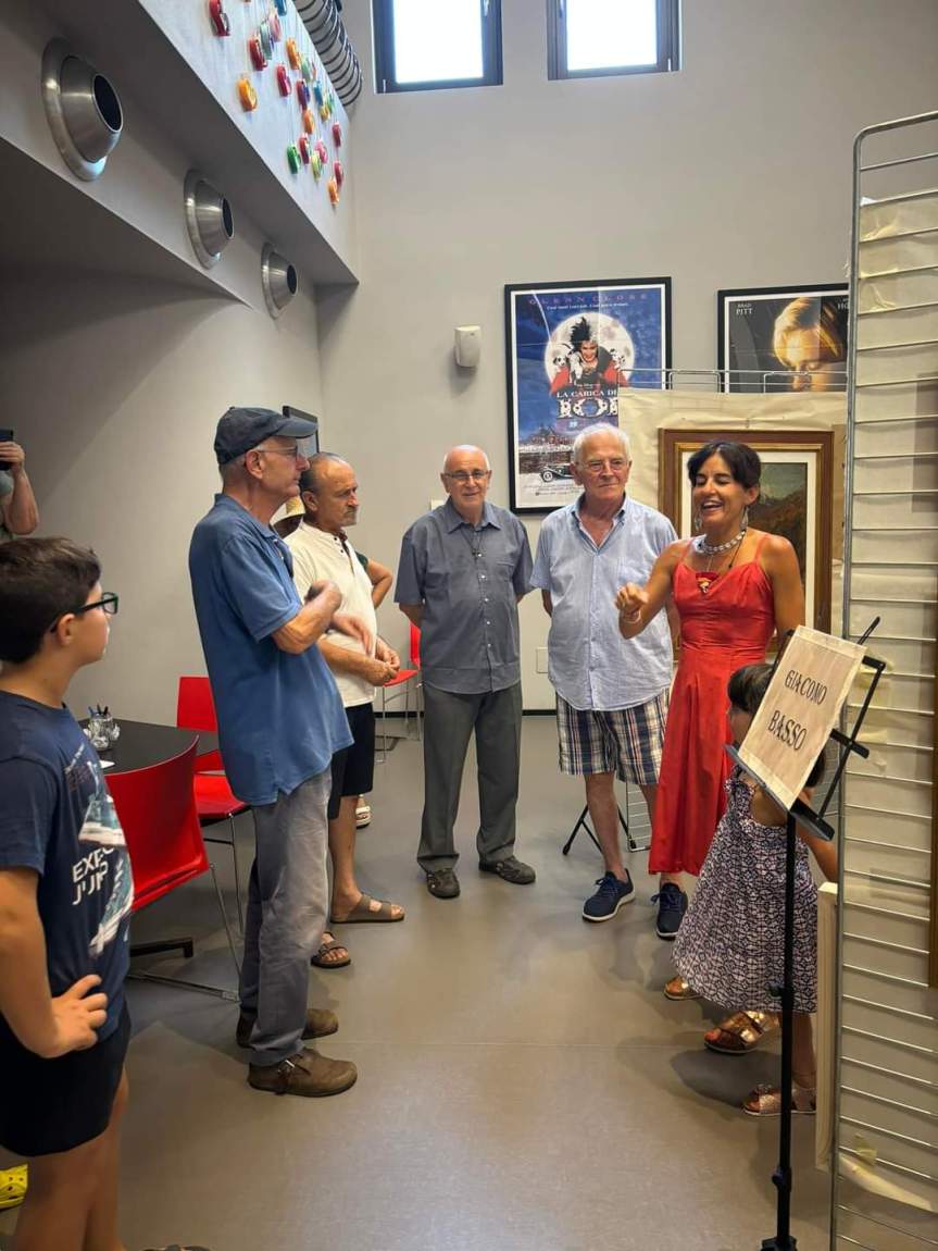 IL&nbsp; PITTORE GIACOMO BASSO PRESENTA I SUOI QUADRI ALLA MOSTRA DI SANDIGLIANO ALL’ EX CINEMA. PRESENTI ANCHE  I PITTORI DOIMO &&nbsp;POMA