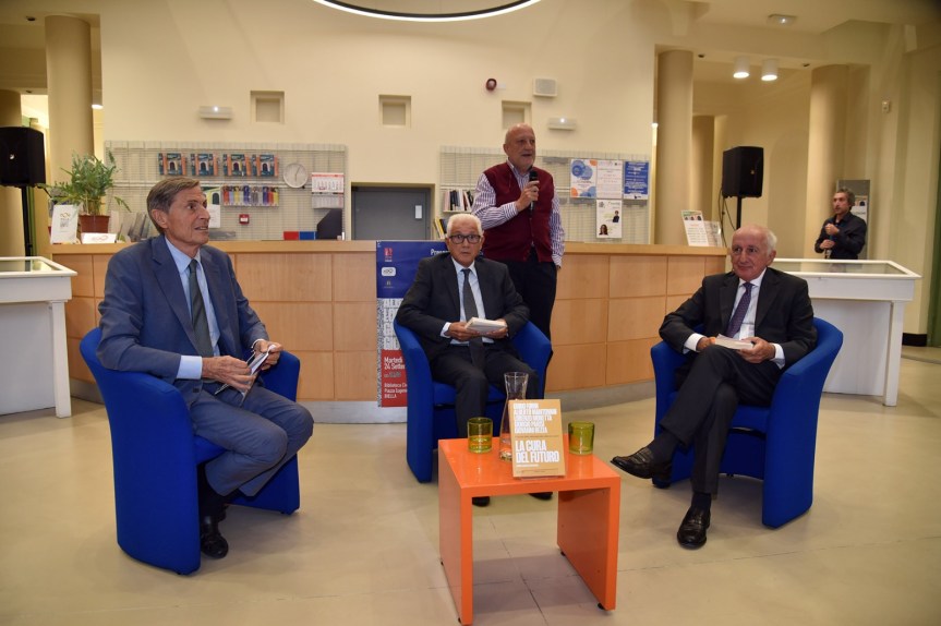 Presentato il libro La Cura del Futuro con il Professor Mantovani.&nbsp; Un evento organizzato dalla Fondazione Biella Domani di Vilmer Ronzani alla Biblioteca Civica di&nbsp;Biella