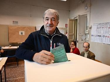 Bucci nuovo Presidente della Regione Liguria. Affluenza al voto del&nbsp;46%.