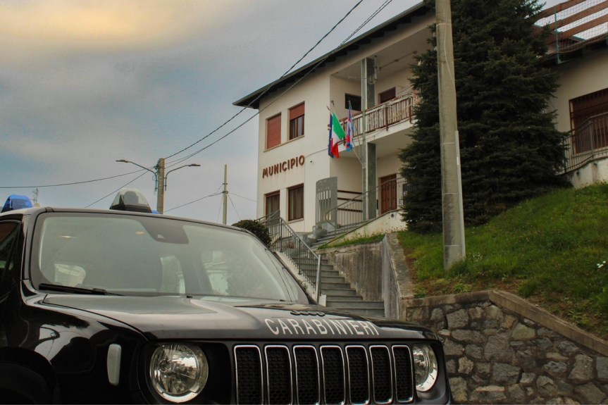 CARABINIERI ALLONTANANO CANI PITBULL DA SOGGETTO SOTTOPOSTO A MISURA DI PREVENZIONE IN&nbsp;ZUMAGLIA