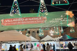 “IL DONO DEL VOLONTARIATO”UN VILLAGGIO DELLA SOLIDARIETÀIN PIENO CENTRO A TORINOPiazza Bodoni da venerdì 6 a domenica 8 dicembre, dalle 10 alle 18,accoglierà 170 associazioni per celebrare la solidarietà e il&nbsp;volontariato.