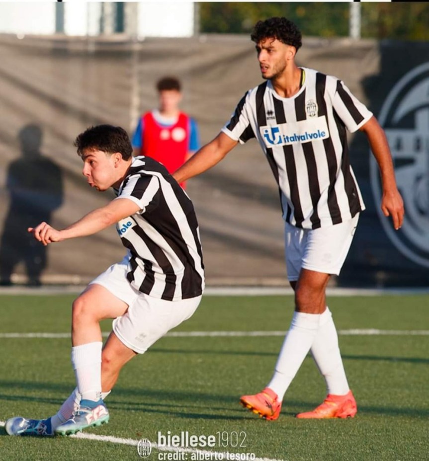 #sport.La Biellese batte il Baveno Stresa 2 a 0 . La forza dei bianconeri prosegue grazie a Mister&nbsp;Prina