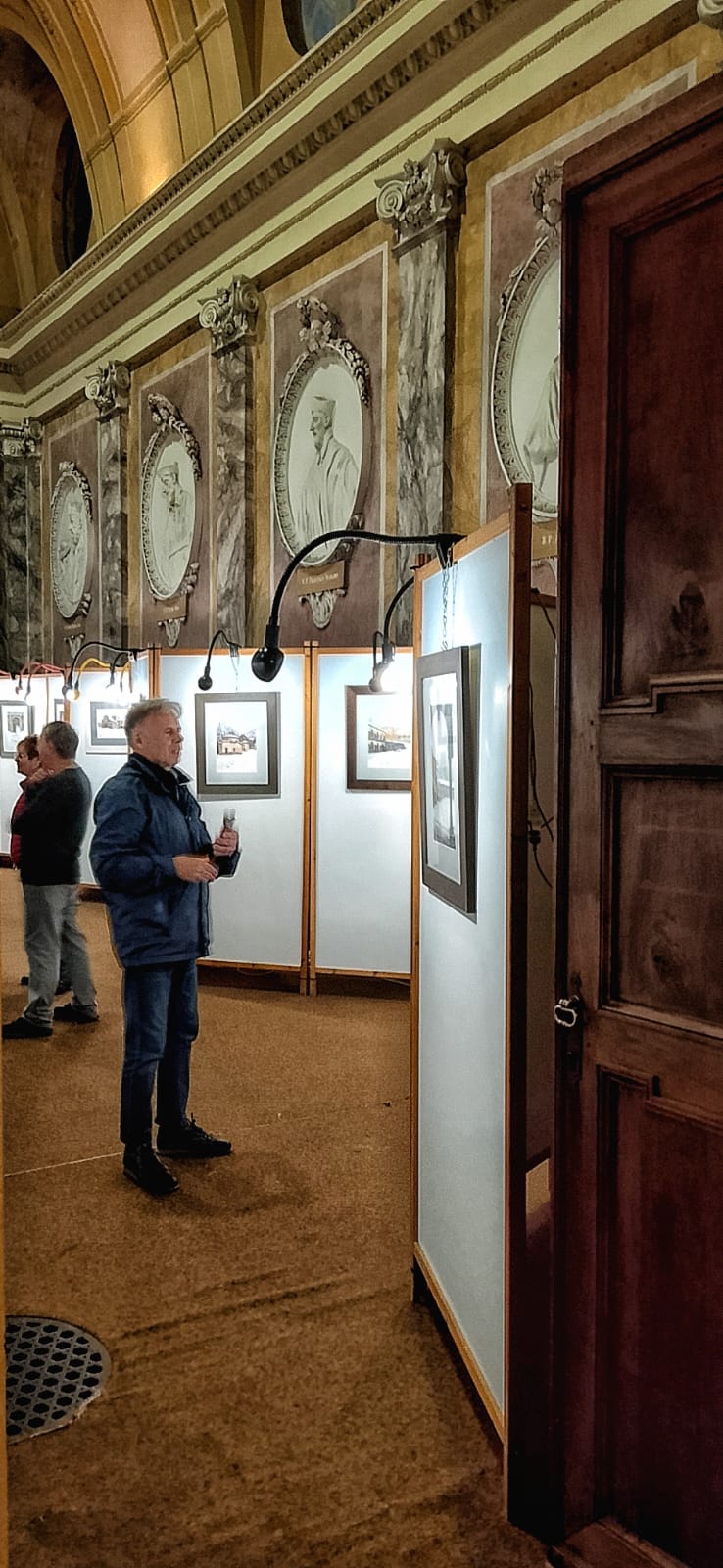 SORDEVOLO- Non si ferma il successo di Giorgio Marinoni, l’acquarellista pollonese, che, appena chiusa la tematica mostra su Oropa è già a Sordevolo, nell’ambito del ‘Mercatino degli Angeli’, con la sua personale ‘Il paesaggio ad acquerello’.