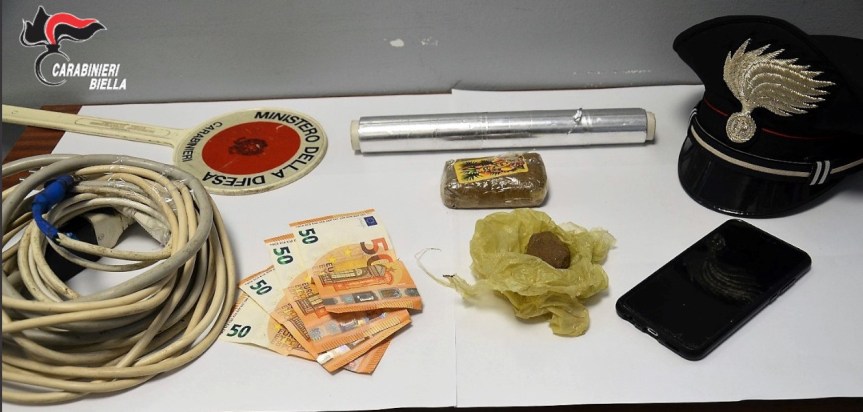 CARABINIERI DENUNCIANO UNA COPPIA PER SPACCIO DI STUPEFACENTI E FURTO DI ENERGIA&nbsp;ELETTRICA