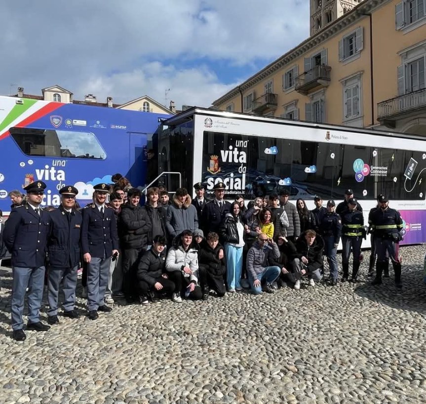 “Vita da Social” Il truck Polizia Postale a Biella in Piazza Duomo&nbsp;!