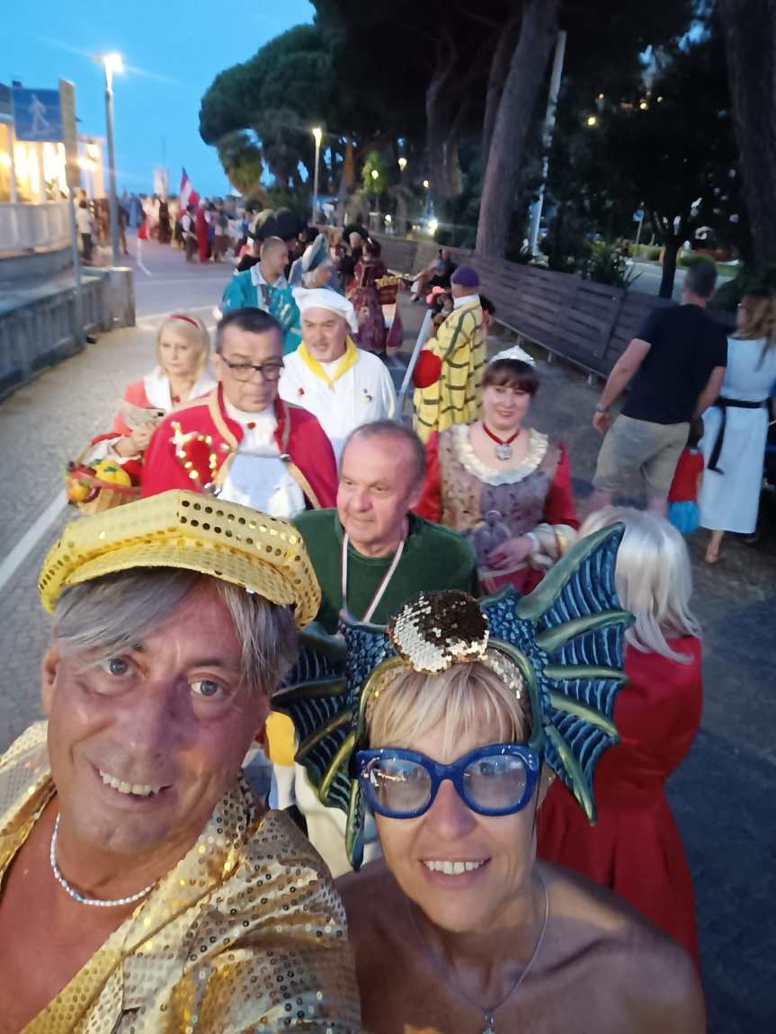 A Celle Ligure il Carnevale Estivo. Presente anche gli amici de * il lido, la tinca gobba dorata di&nbsp;Borriana