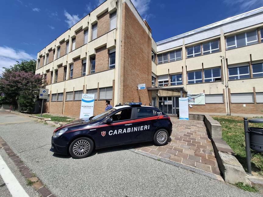 RUBA I BULLONI DALLE RUOTE DI UN’AUTO DELL’ASL. 47ENNE DENUNCIATO DAI CARABINIERI DI&nbsp;COSSATO