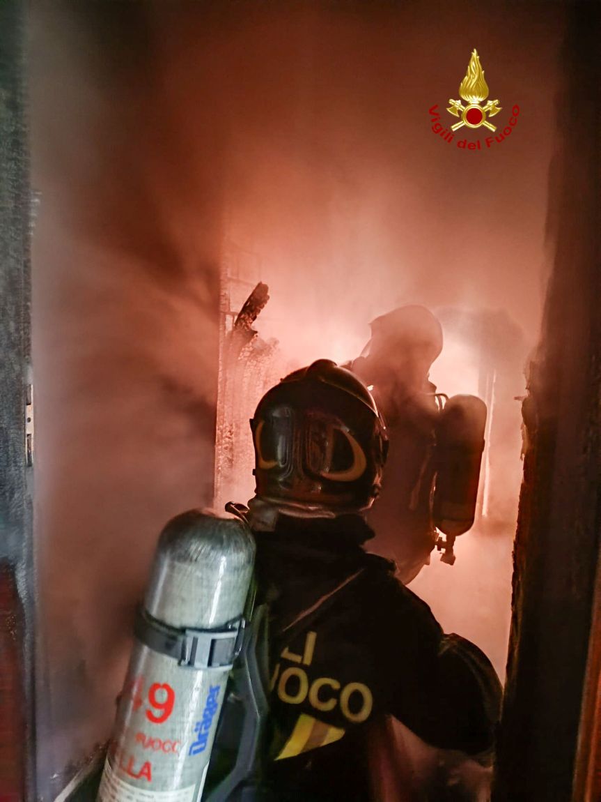 *Roppolo, incendio tetto*