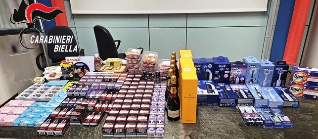 BIELLA, BLOCCATI CON OLTRE MILLE EURO DI MERCE RUBATA IN VARI SUPERMERCATI DEL PIEMONTE, DENUNCIATI TRE&nbsp;RUMENI