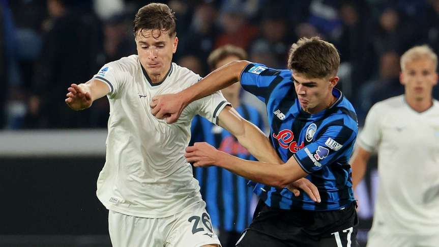 L’Atalanta BC espugna l’Olimpico battendo la SS Lazio per 2-0 e si prende tre punti pesanti in chiave Europa, avvicinandosi con fiducia anche al playoff di Champions contro il Borussia Dortmund. Resta però l’apprensione per l’infortunio nel finale di Giacomo&nbsp;Raspadori.