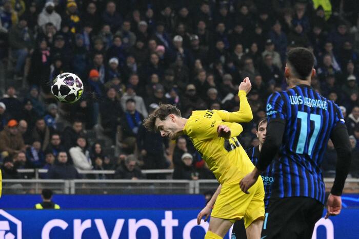 Clamoroso a San Siro: l’Inter saluta la Champions ai play off, e a volare tra le migliori 16 d’Europa è il Bodø/Glimt, alla prima storica qualificazione a questo livello della&nbsp;competizione.