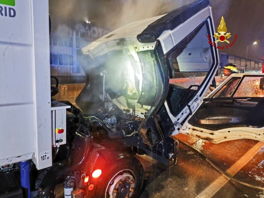 *Inizio giornata impegnativa per i vigili del&nbsp;fuoco*