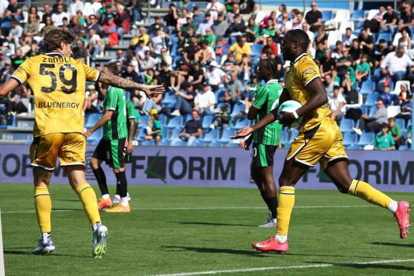 Il Sassuolo firma una rimonta spettacolare contro l’Udinese, ribaltando la gara nella ripresa con due gol in appena due minuti. Di Michel&nbsp;Camillo